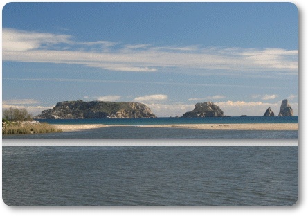 Petites illes i esculls: petit país